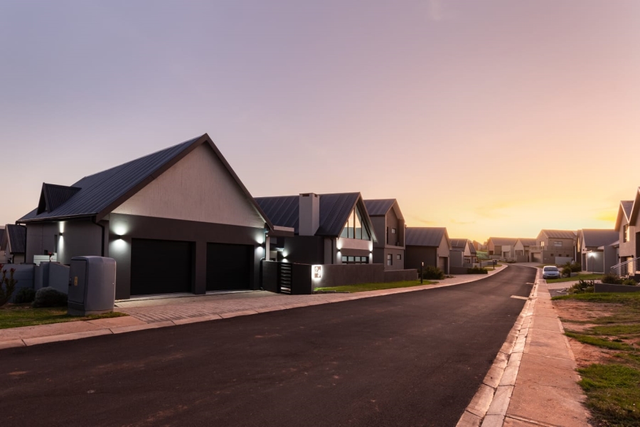 To Let 3 Bedroom Property for Rent in Outeniquasbosch Western Cape
